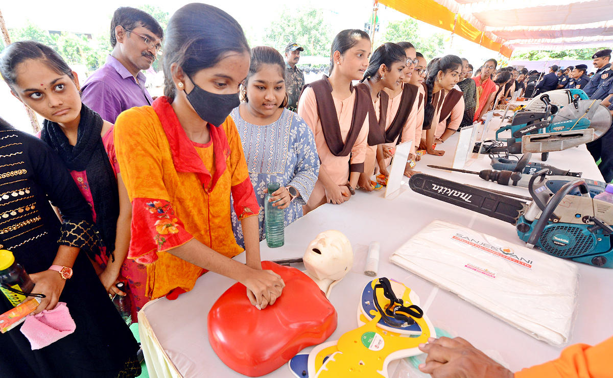 Commemoration Week of Police Martyrs at Vijayawada - Sakshi20