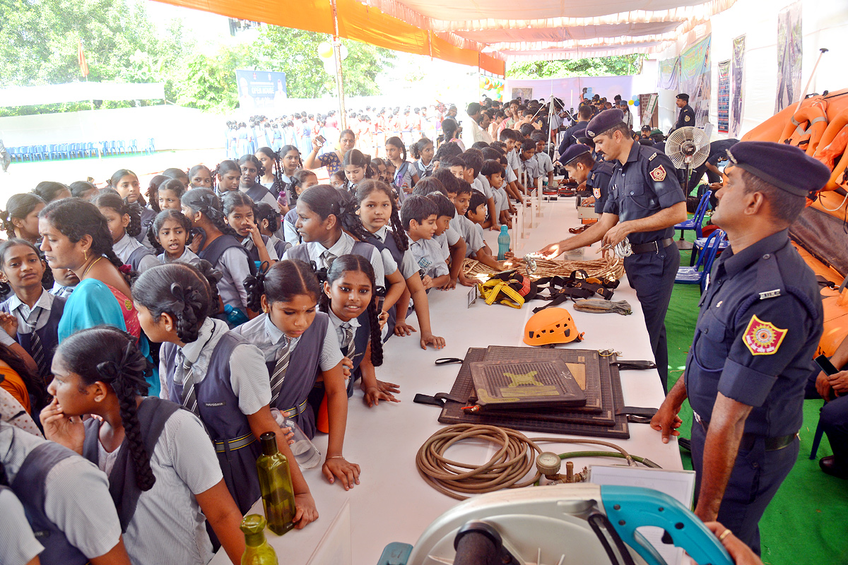 Commemoration Week of Police Martyrs at Vijayawada - Sakshi21