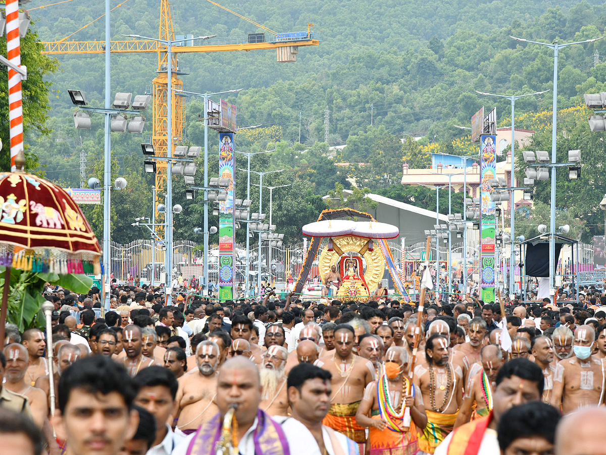 Tirumala Srivari Brahmotsavam 2022 Surya Prabha Vahanam on Seventh Day Photo Gallery - Sakshi4