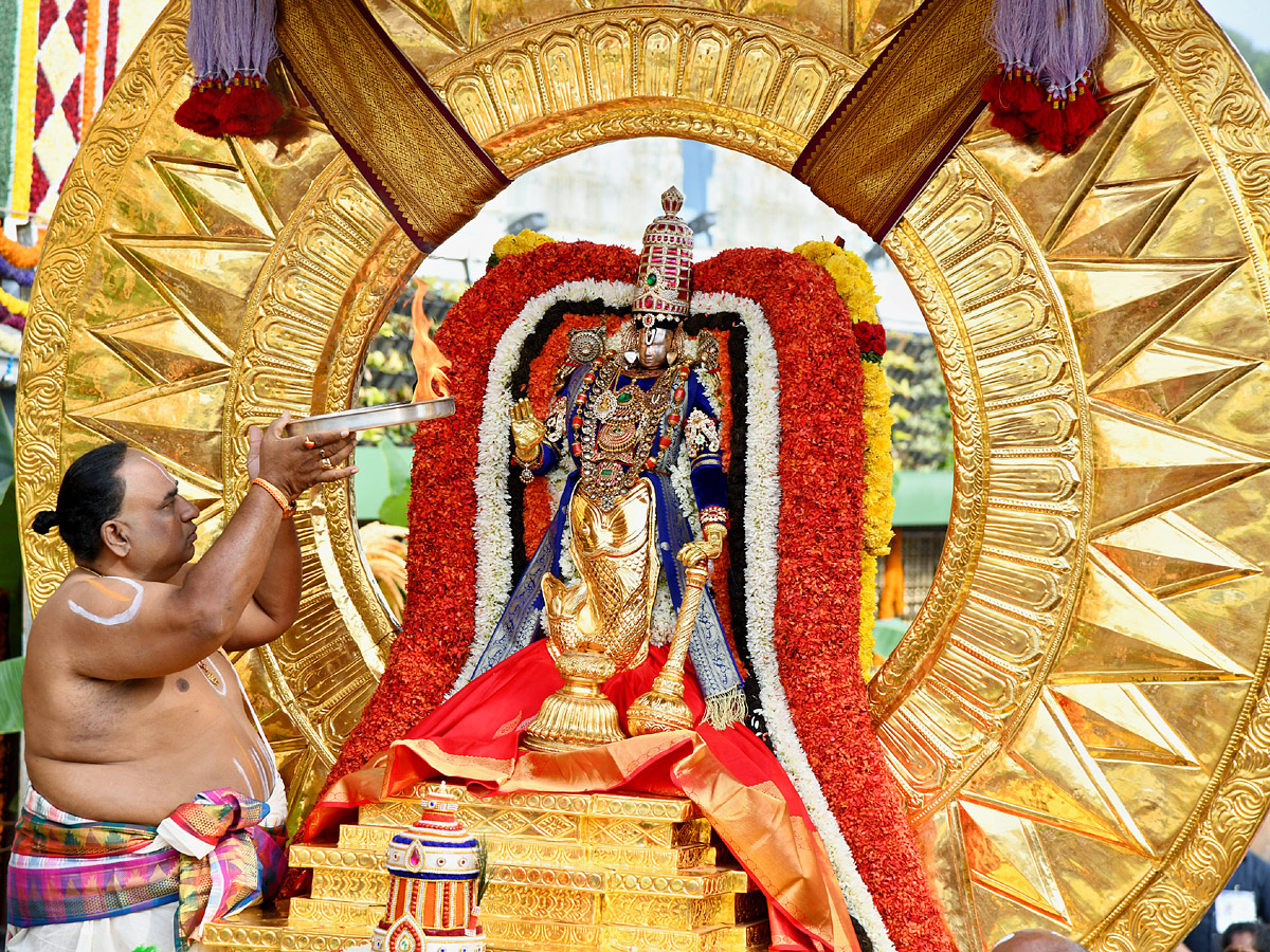 Tirumala Srivari Brahmotsavam 2022 Surya Prabha Vahanam on Seventh Day Photo Gallery - Sakshi7