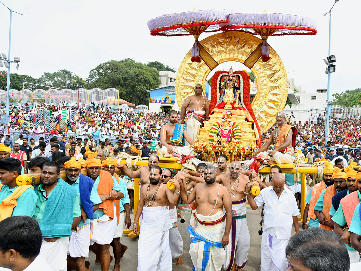 Tirumala Srivari Brahmotsavam 2022 Surya Prabha Vahanam on Seventh Day Photo Gallery - Sakshi8