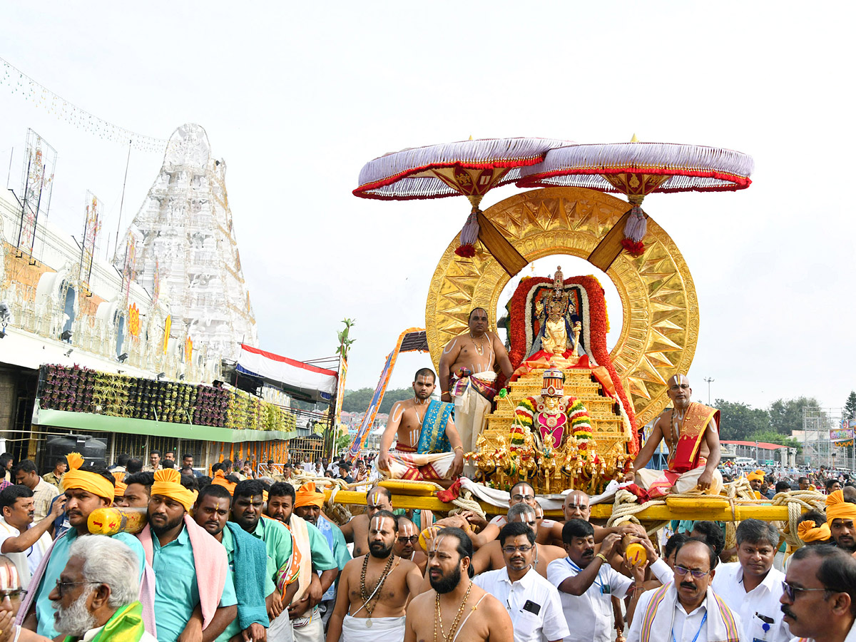 Tirumala Srivari Brahmotsavam 2022 Surya Prabha Vahanam on Seventh Day Photo Gallery - Sakshi11