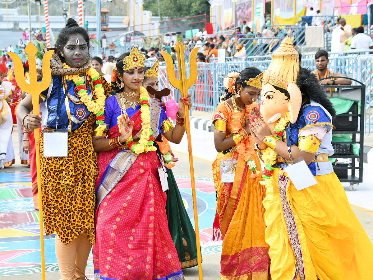 Tirumala Srivari Brahmotsavam 2022 Surya Prabha Vahanam on Seventh Day Photo Gallery - Sakshi15