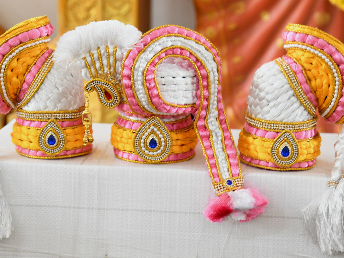 Tirumala Venkateswara Swamy Received Special Ornaments Made With Dry Fruits - Sakshi6