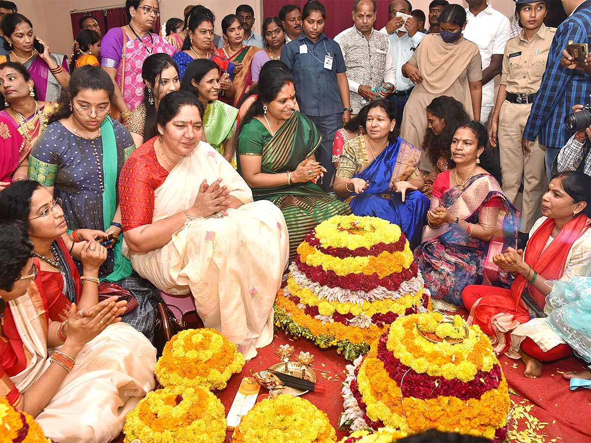 Bathukamma 2022 Celebrations At Hyderabad Balkampet Yellamma Temple - Sakshi10