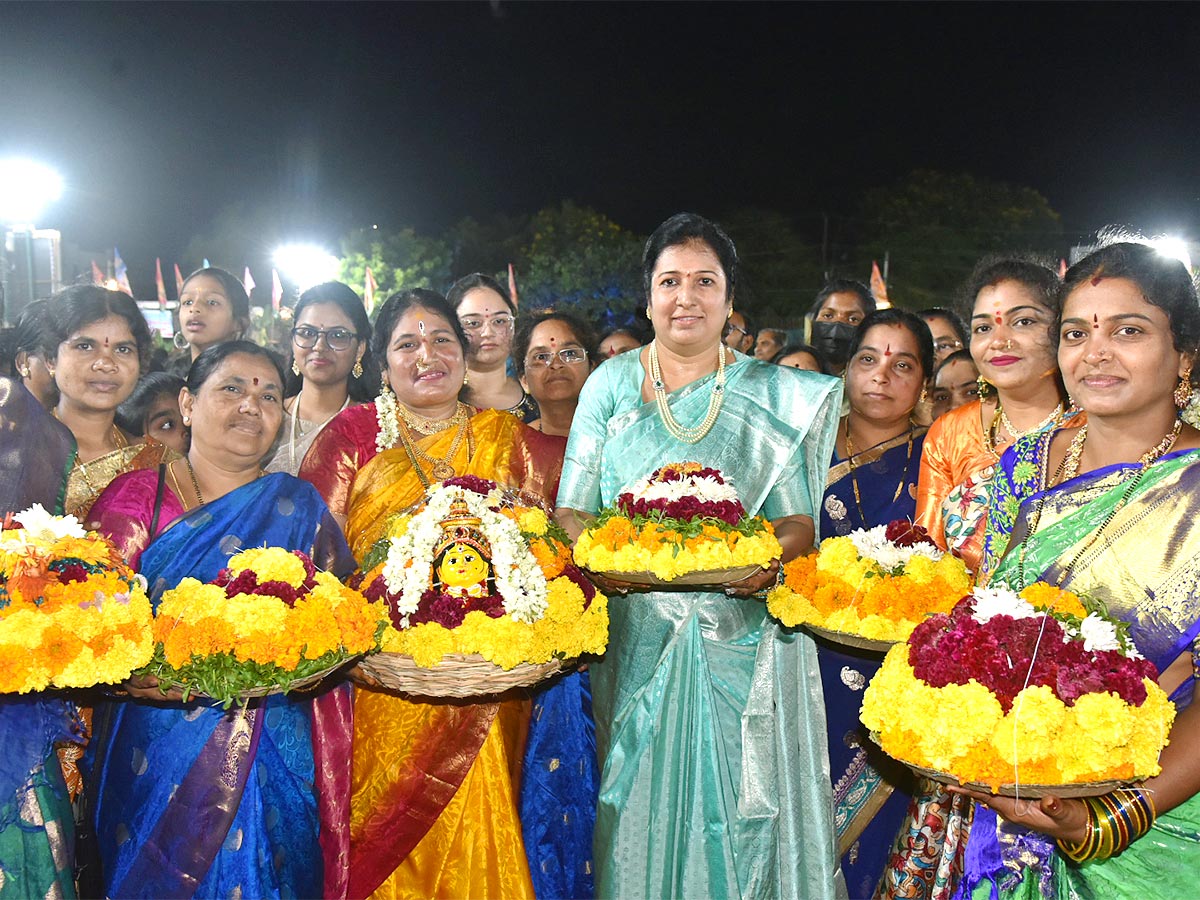 Bathukamma 2022 Celebrations At Hyderabad Balkampet Yellamma Temple - Sakshi13