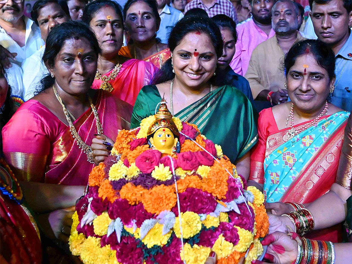 Bathukamma 2022 Celebrations At Hyderabad Balkampet Yellamma Temple - Sakshi16