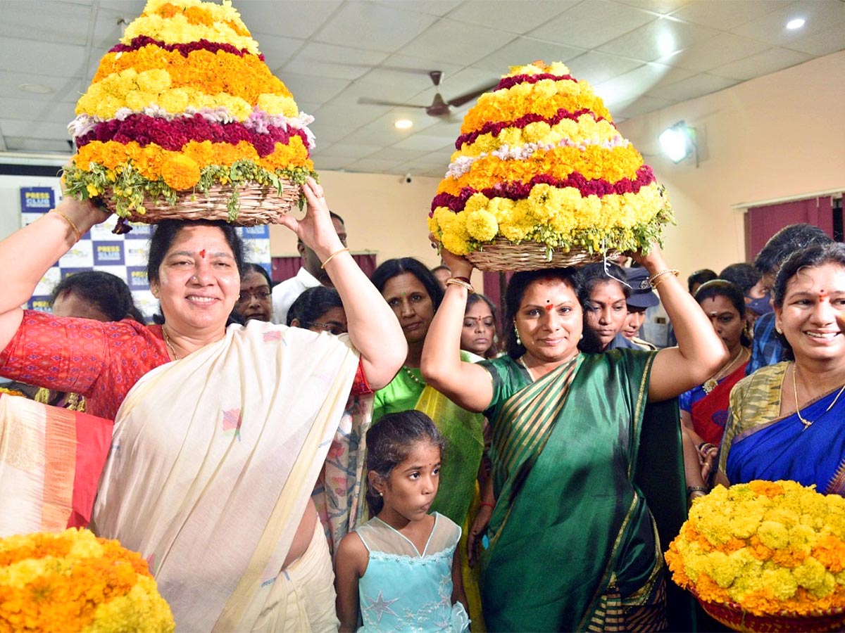 Bathukamma 2022 Celebrations At Hyderabad Balkampet Yellamma Temple - Sakshi20