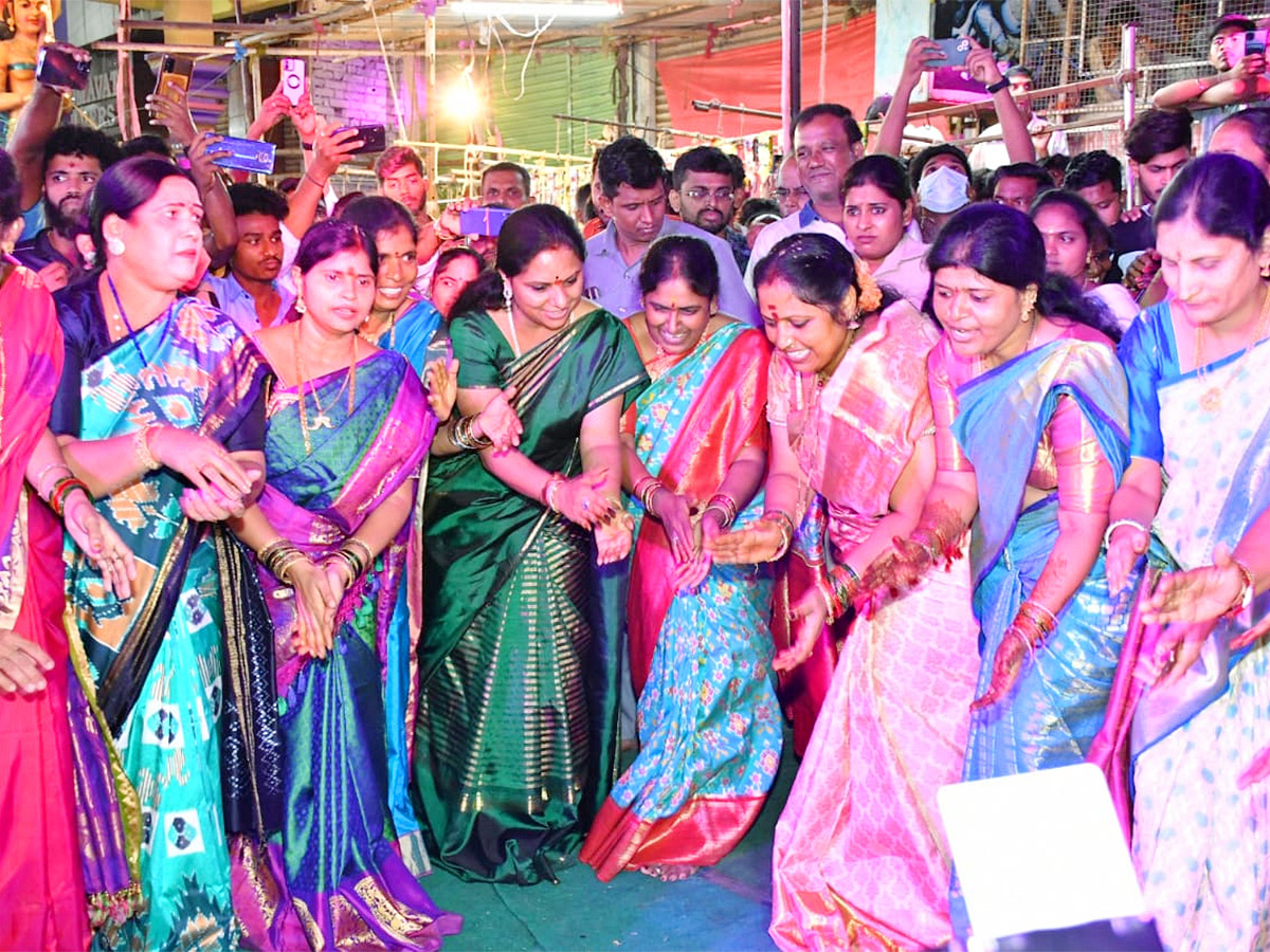 Bathukamma 2022 Celebrations At Hyderabad Balkampet Yellamma Temple - Sakshi3