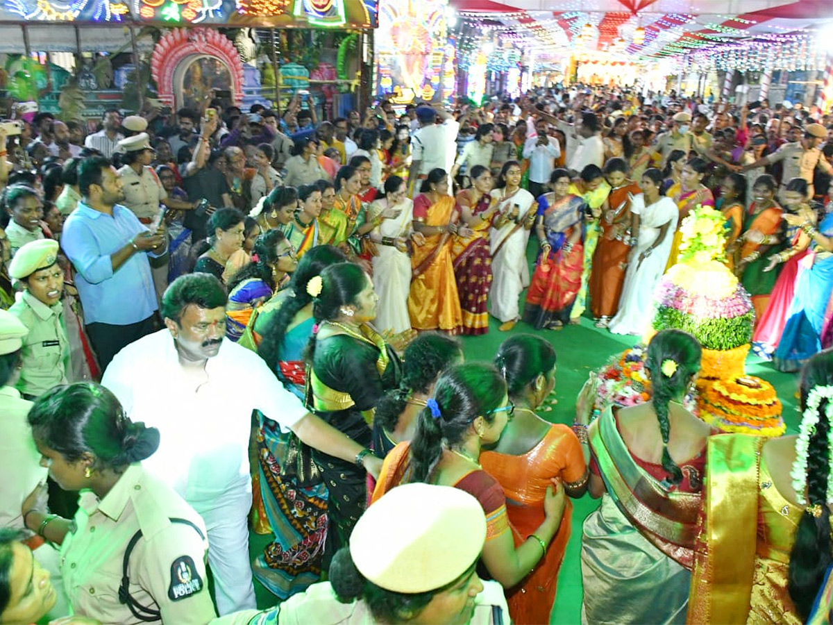 Bathukamma 2022 Celebrations At Hyderabad Balkampet Yellamma Temple - Sakshi5