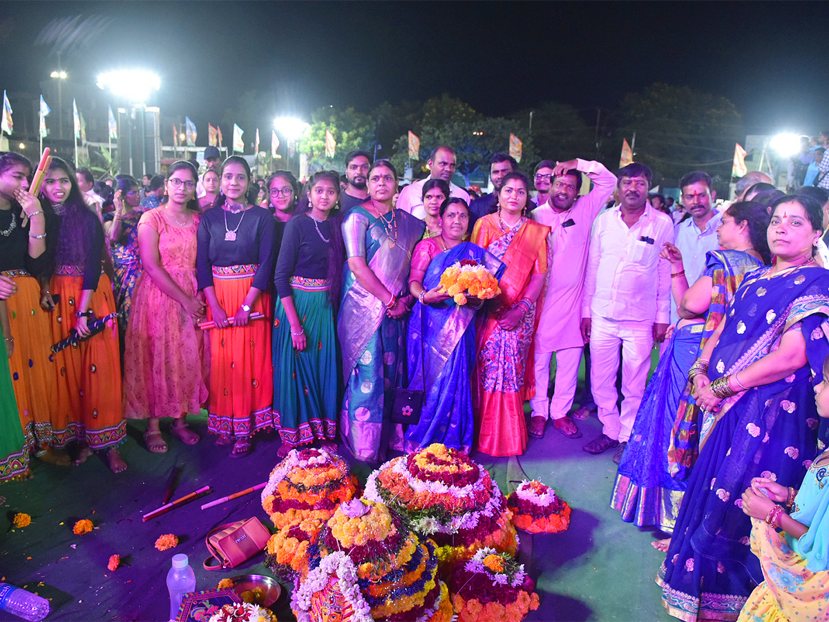 Bathukamma 2022 Celebrations At Hyderabad Balkampet Yellamma Temple - Sakshi6