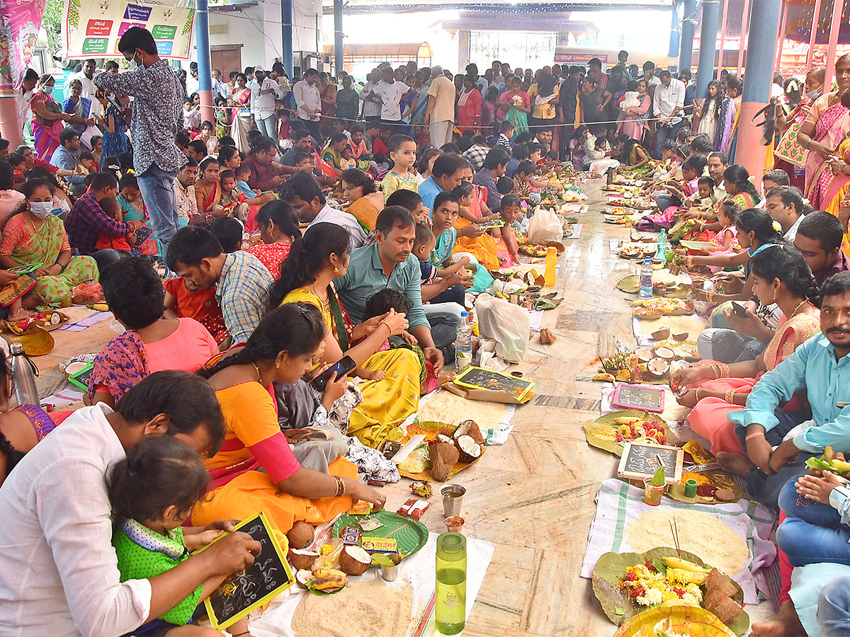 Devi Sharan Navaratri Celebrations 2022 Vijayawada Durga Temple - Sakshi9