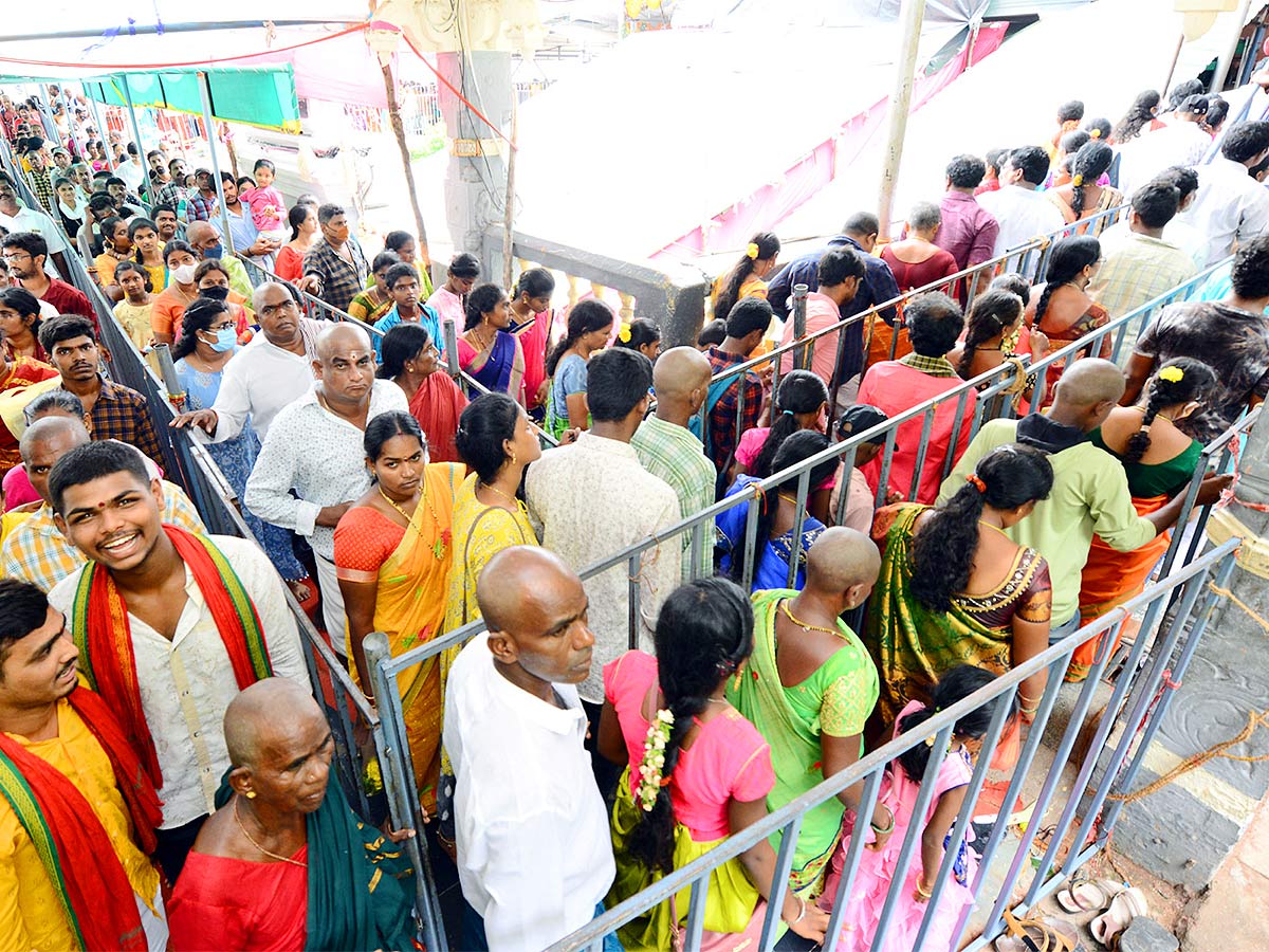 Devi Sharan Navaratri Celebrations 2022 Vijayawada Durga Temple - Sakshi10