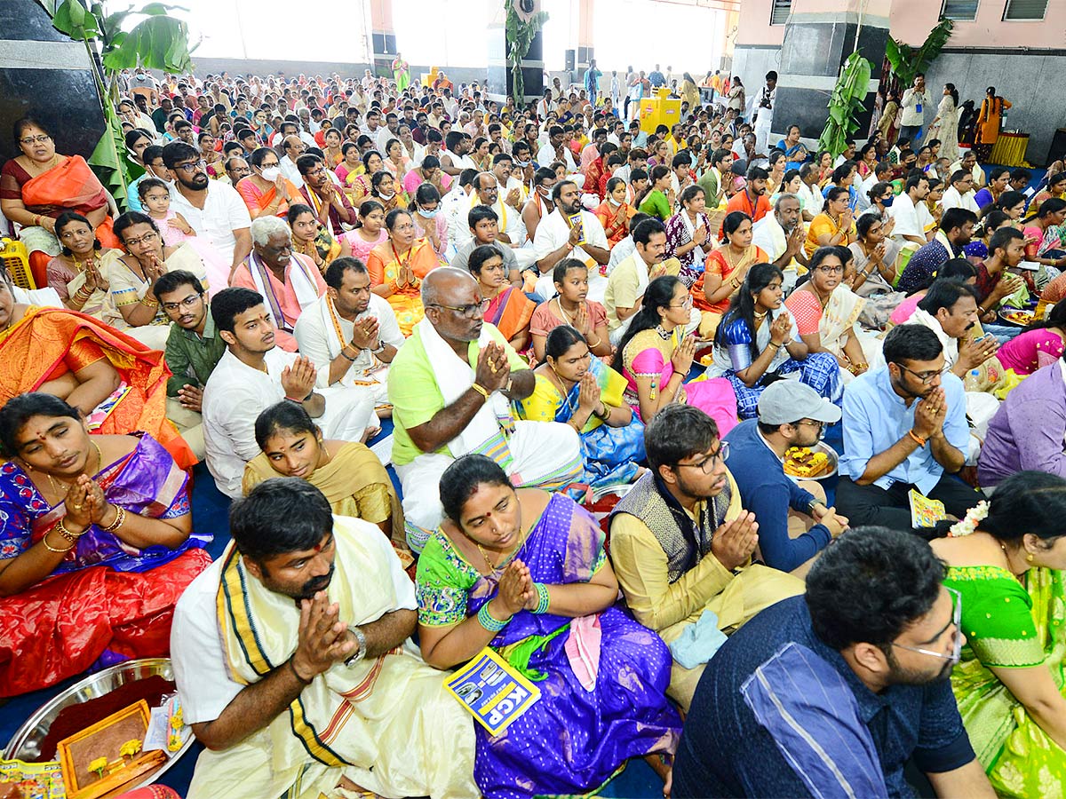 Devi Sharan Navaratri Celebrations 2022 Vijayawada Durga Temple - Sakshi16