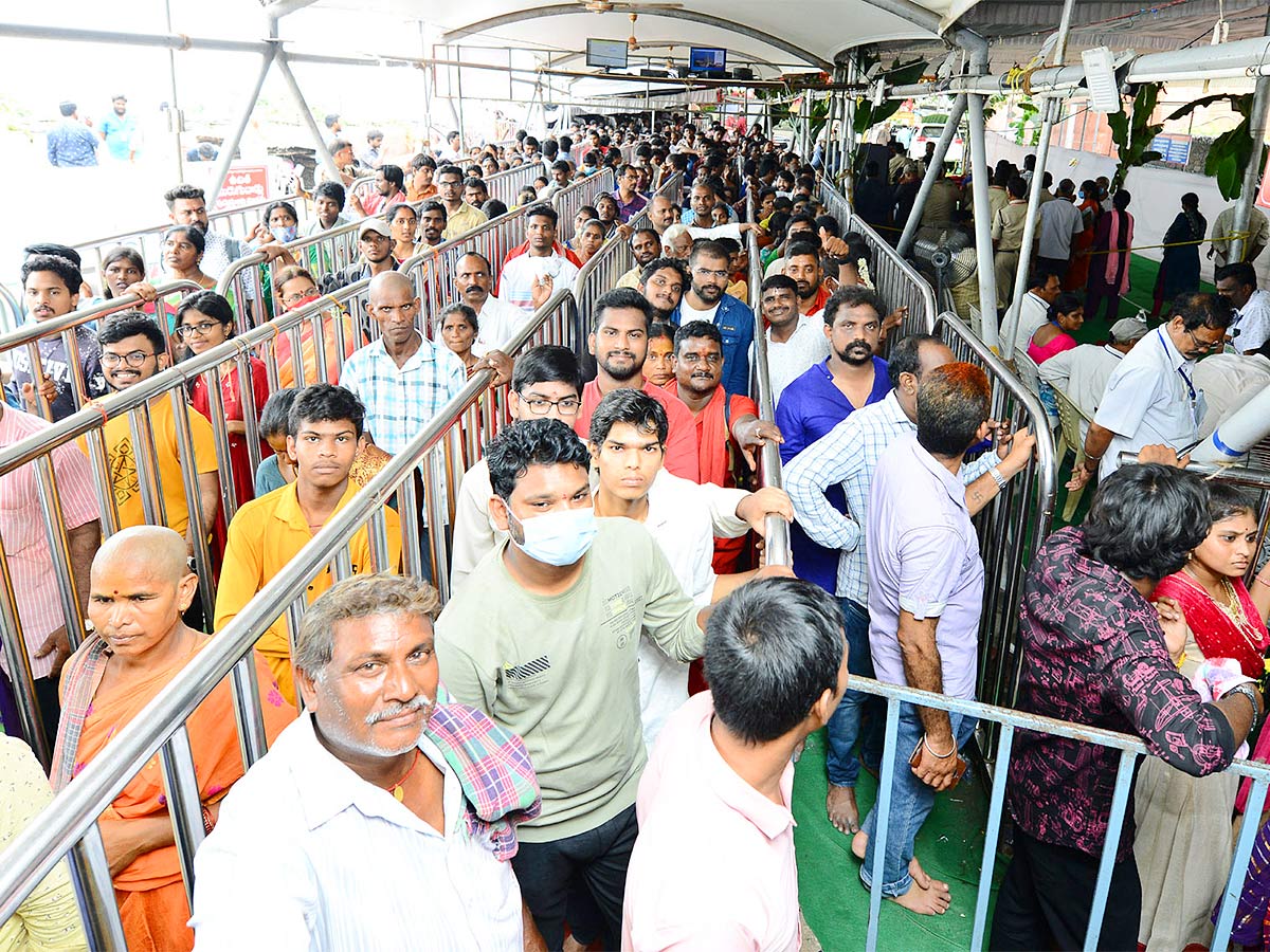 Devi Sharan Navaratri Celebrations 2022 Vijayawada Durga Temple - Sakshi17