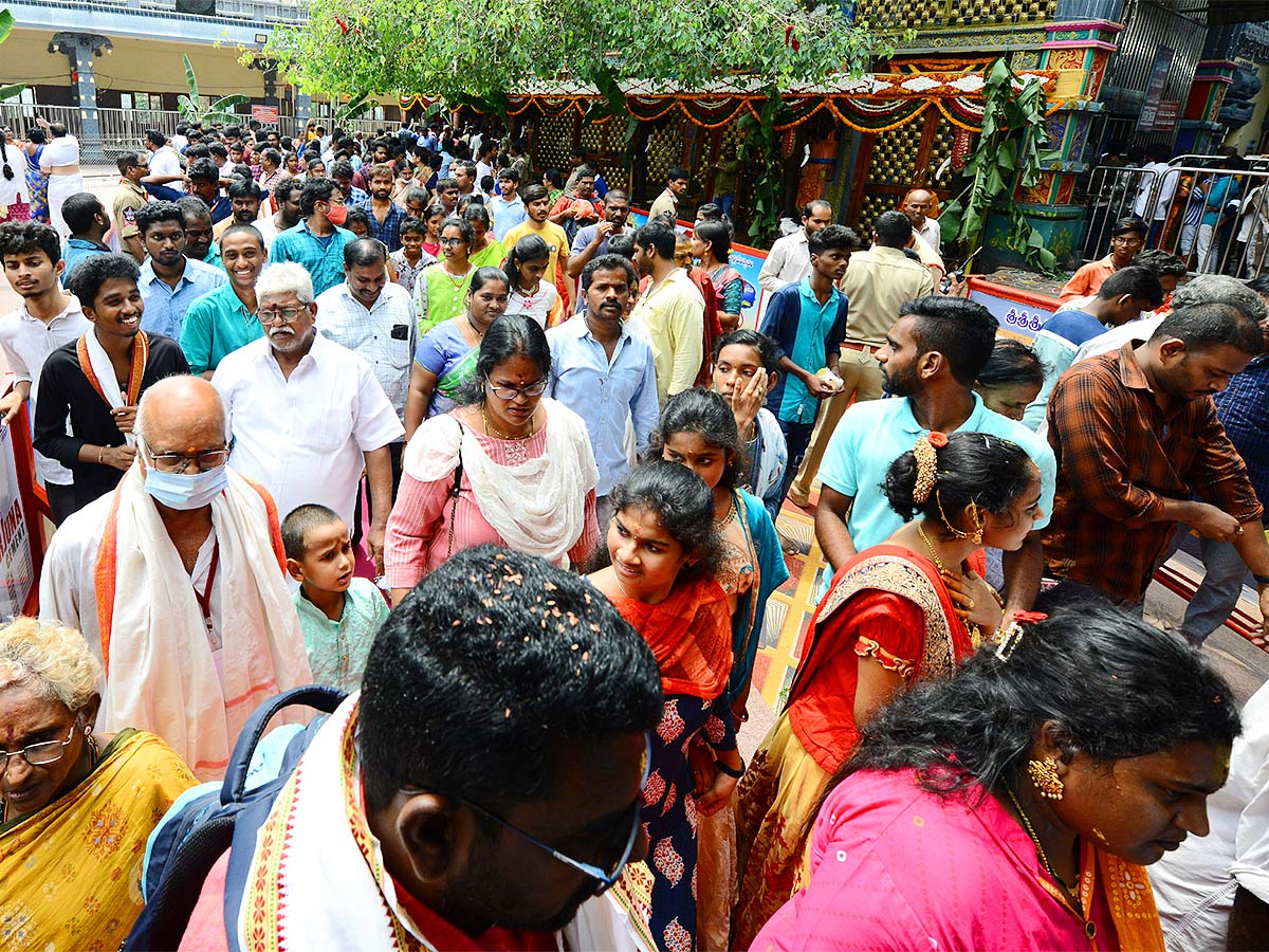 Devi Sharan Navaratri Celebrations 2022 Vijayawada Durga Temple - Sakshi18