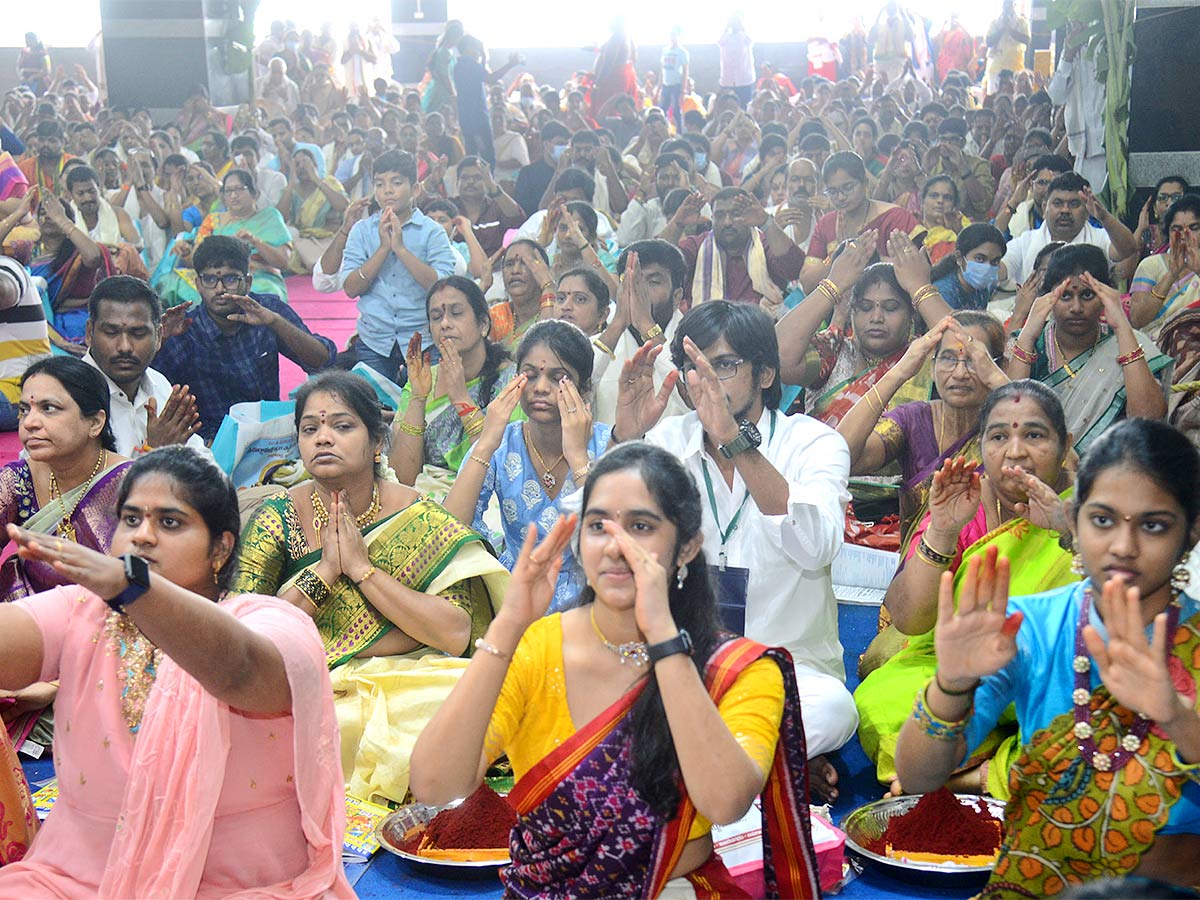 Devi Sharan Navaratri Celebrations 2022 Vijayawada Durga Temple - Sakshi26