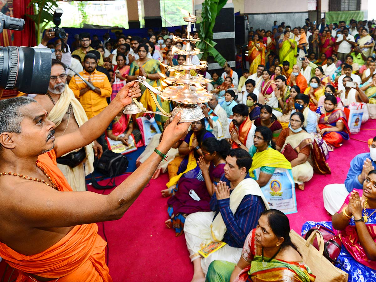 Devi Sharan Navaratri Celebrations 2022 Vijayawada Durga Temple - Sakshi27