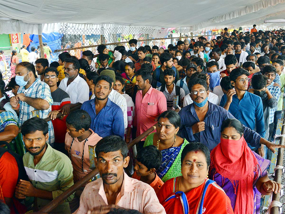 Devi Sharan Navaratri Celebrations 2022 Vijayawada Durga Temple - Sakshi32