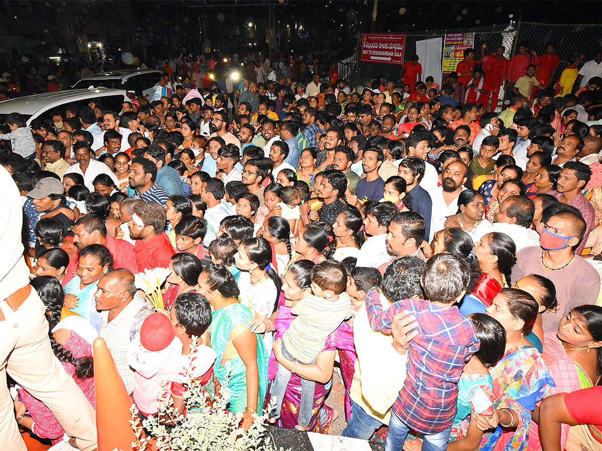 Devi Sharan Navaratri Celebrations 2022 Vijayawada Durga Temple - Sakshi6