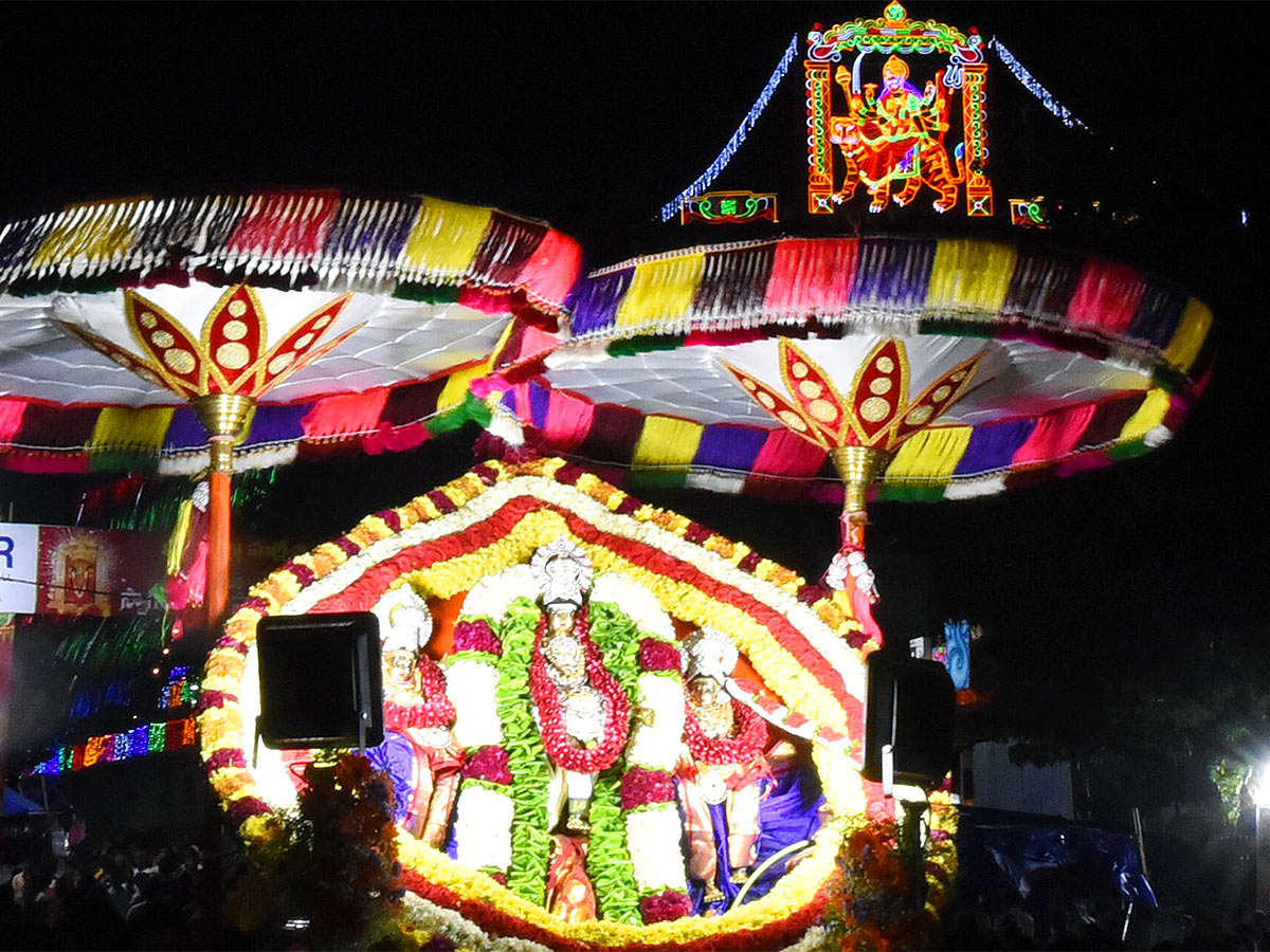 Devi Sharan Navaratri Celebrations 2022 Vijayawada Durga Temple - Sakshi8