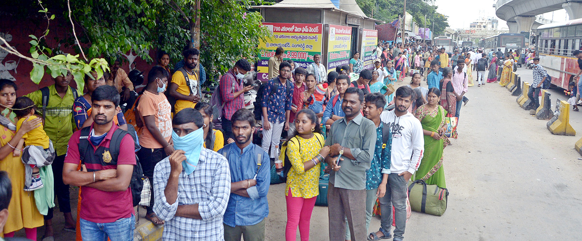 Festival Effect Huge Rush Of Passengers At Secunderabad - Sakshi8