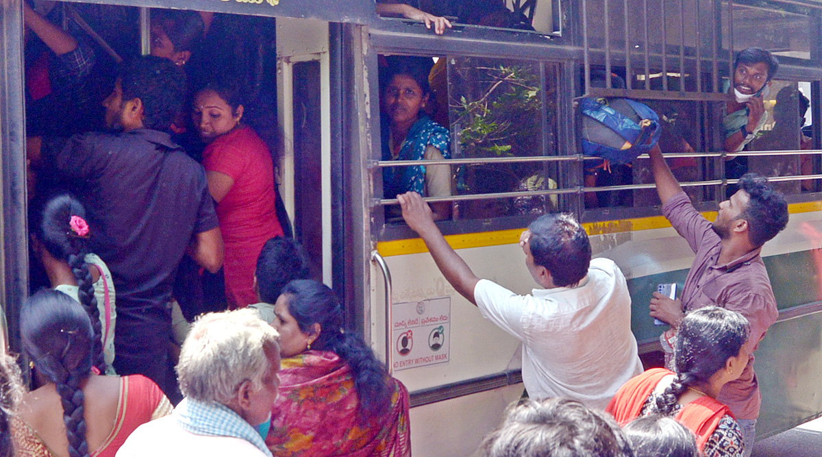 Festival Effect Huge Rush Of Passengers At Secunderabad - Sakshi13