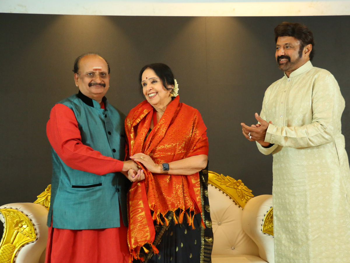 Telugu Film Industry felicitated by L Vijayalakshmi Garu Photo Gallery - Sakshi25