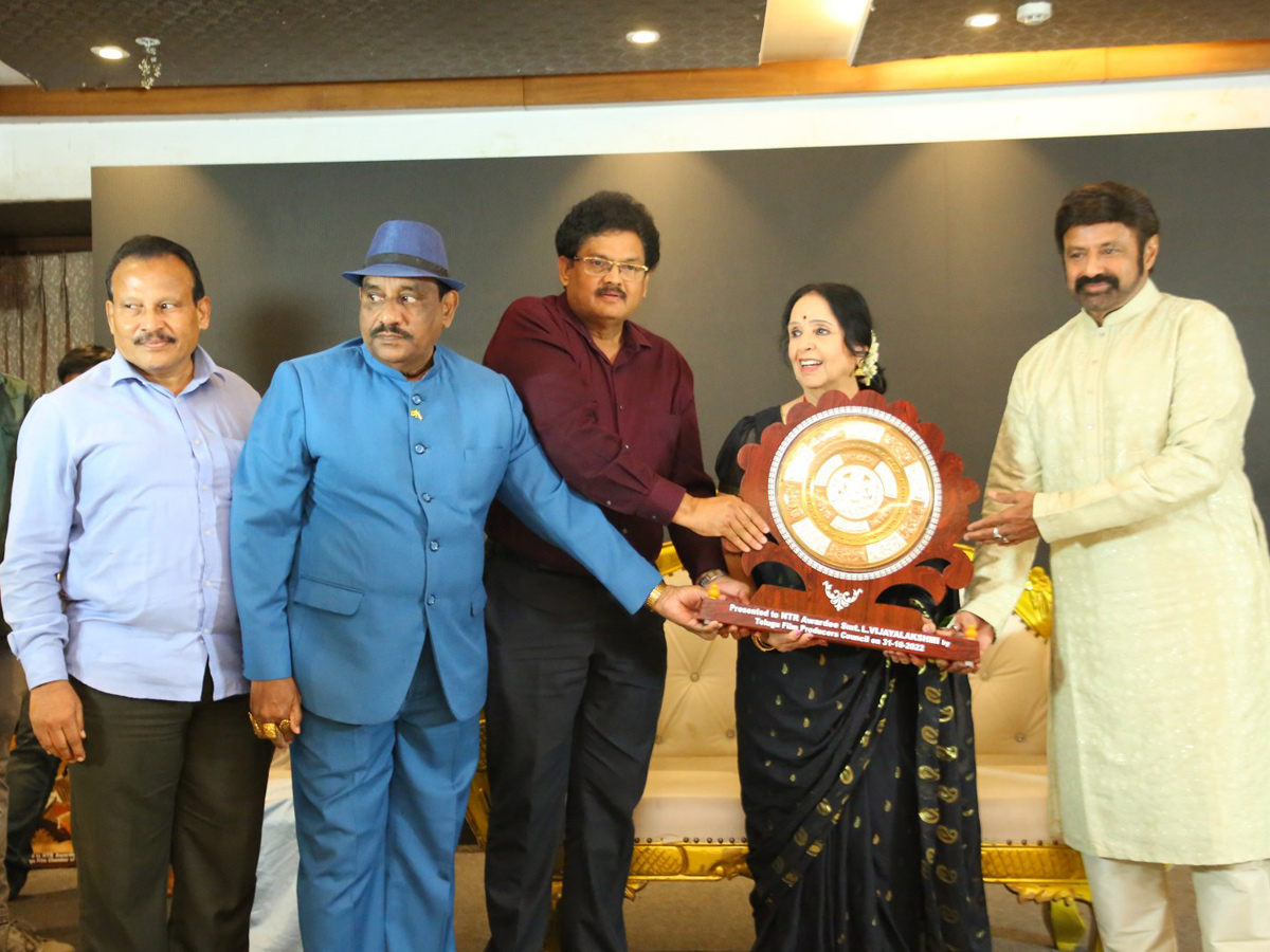 Telugu Film Industry felicitated by L Vijayalakshmi Garu Photo Gallery - Sakshi27