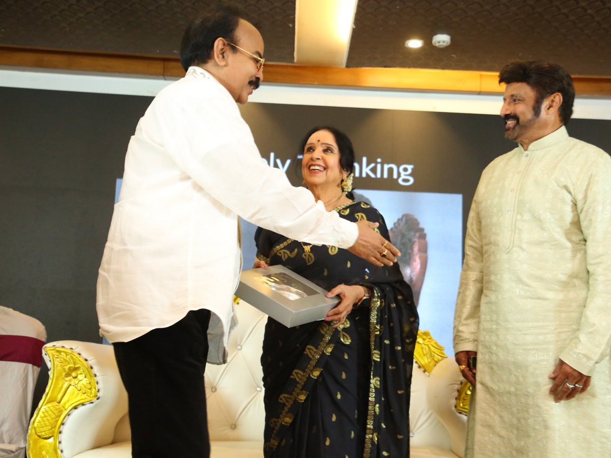 Telugu Film Industry felicitated by L Vijayalakshmi Garu Photo Gallery - Sakshi33