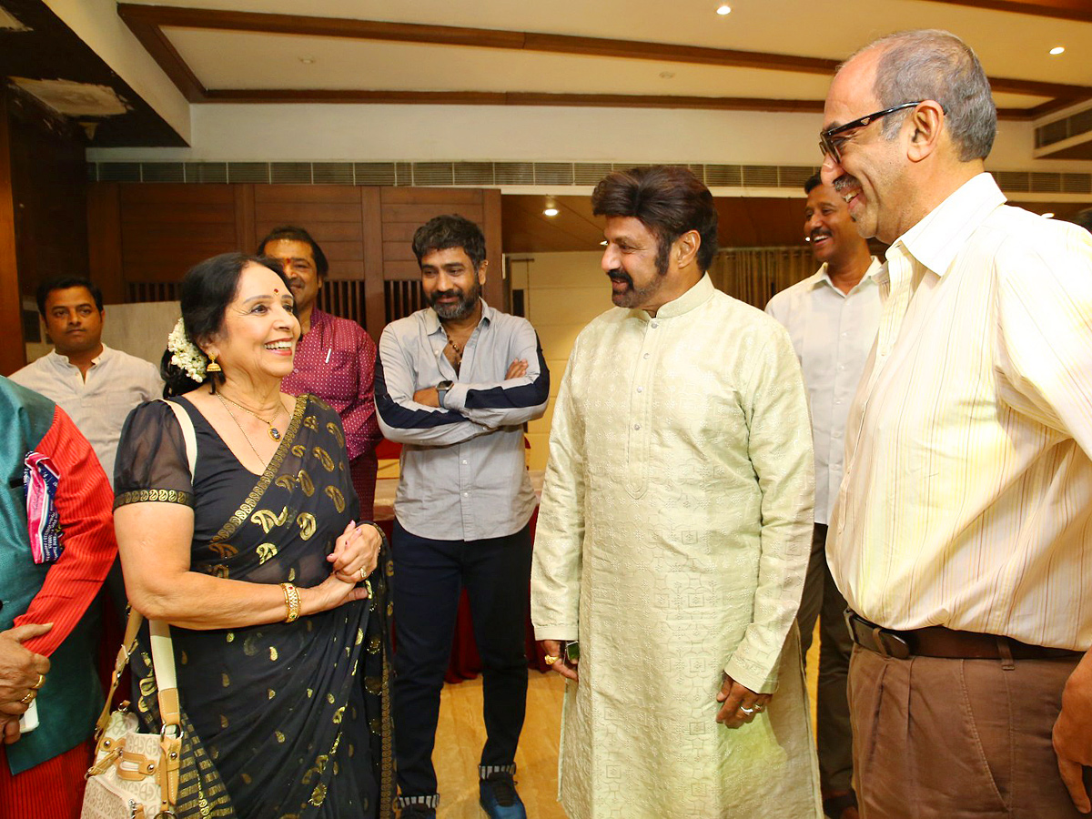 Telugu Film Industry felicitated by L Vijayalakshmi Garu Photo Gallery - Sakshi9