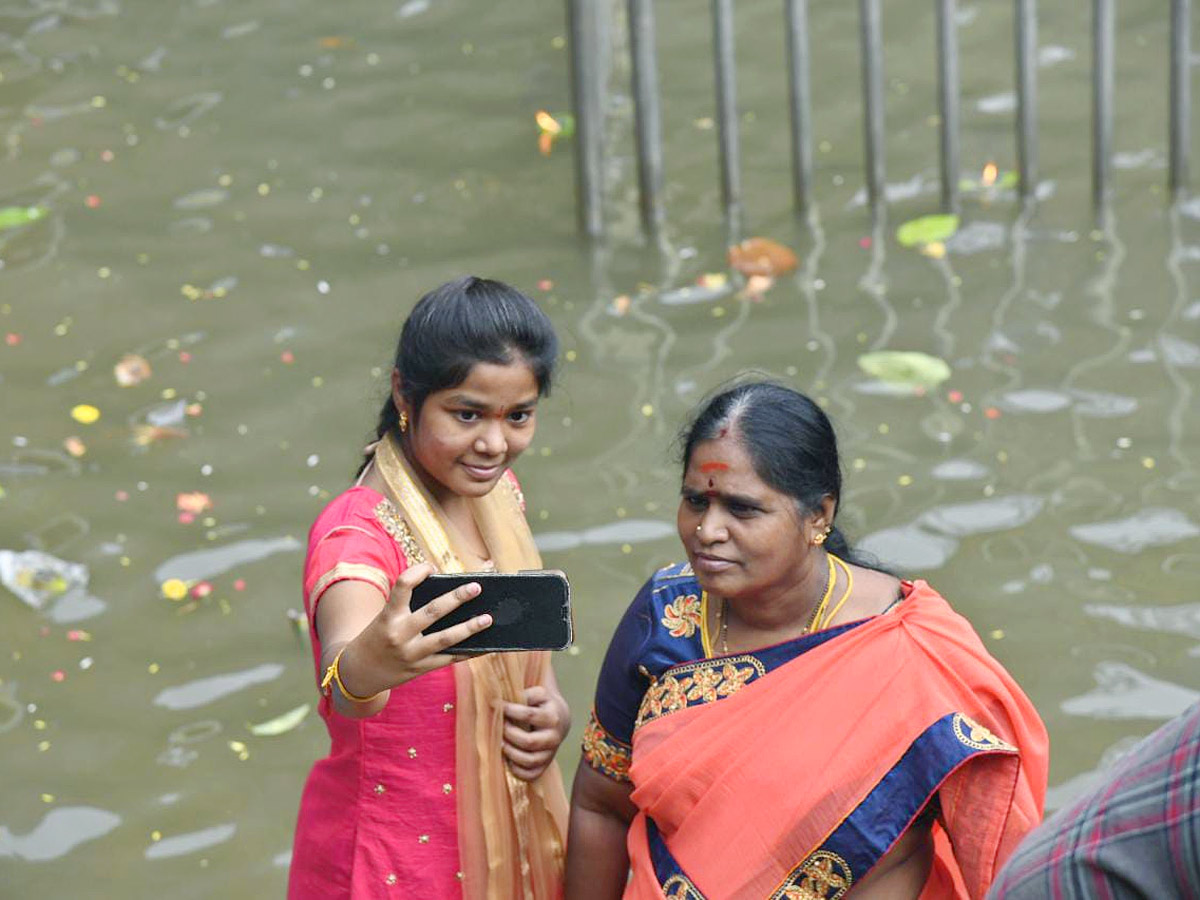 Karthika Somavaram 2022 Tirupati Kapileshwar Temple Deeparadhana - Sakshi10