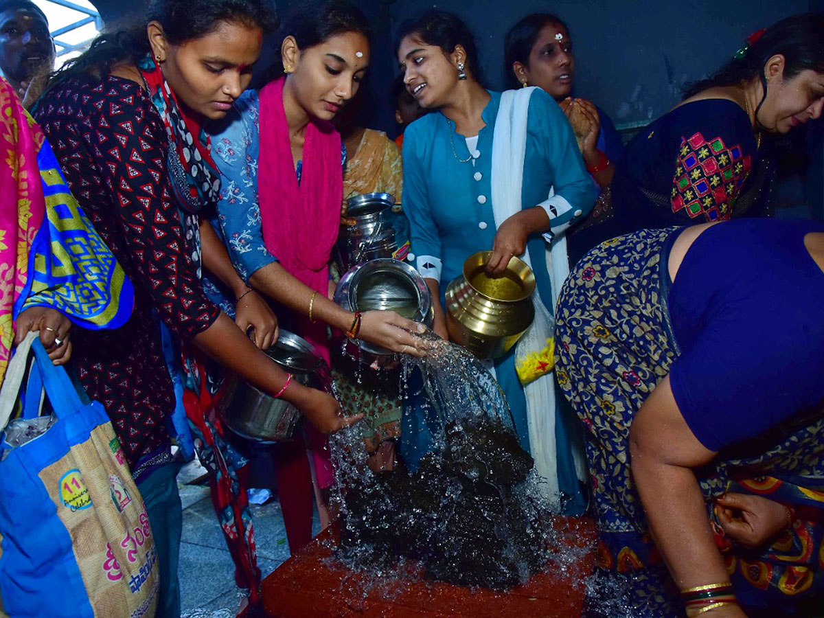 karthika Masam 2022 First Monday Telugu States Poojas - Sakshi15