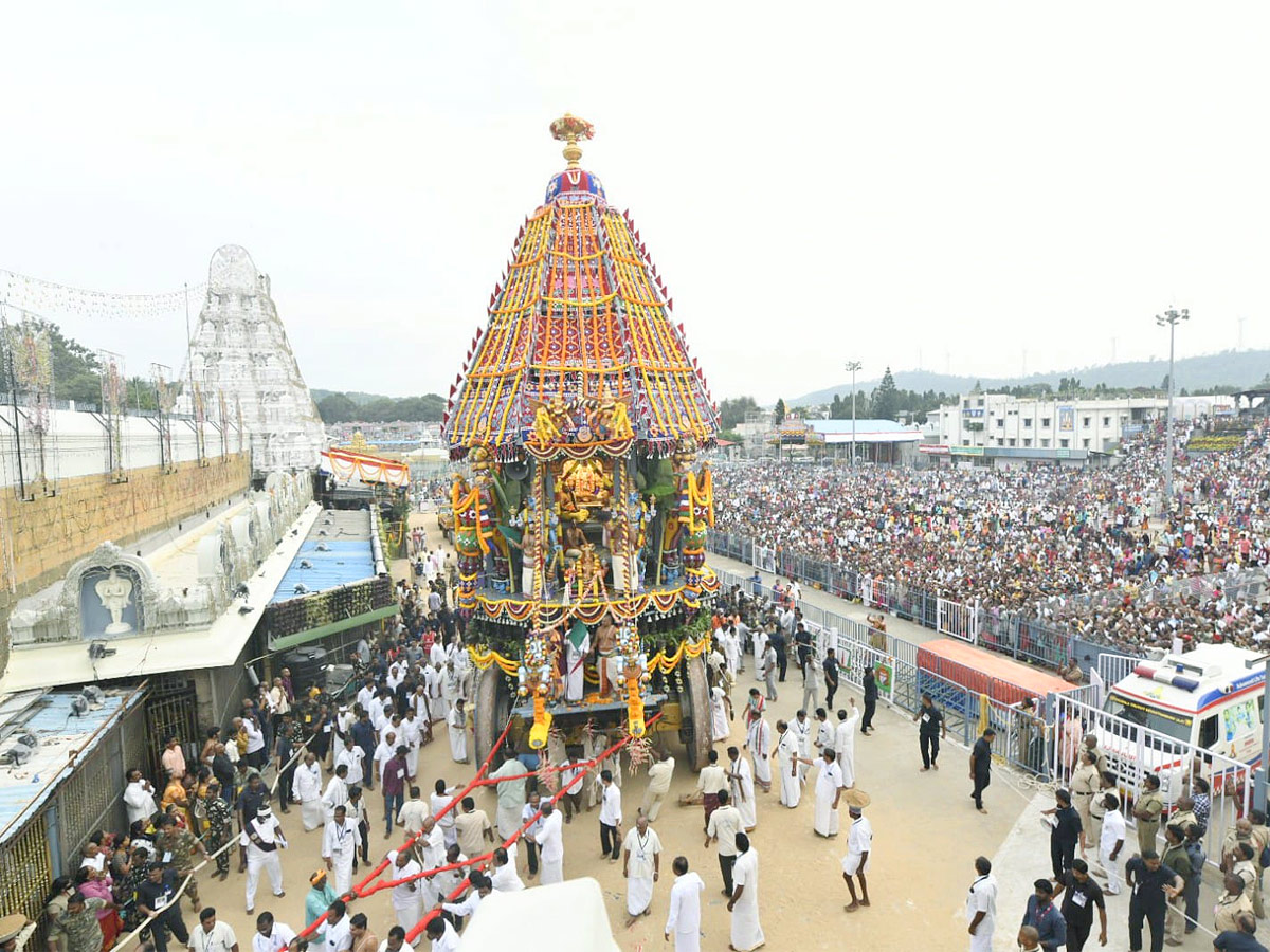 Tirumala Brahmotsavam 2022: Rathotsavam Grandly held in Tirumala - Sakshi1