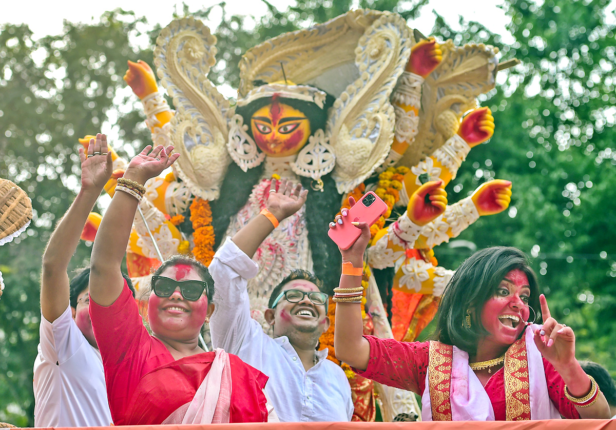 Devi Durga Being Immersed In Ganga River - Sakshi27