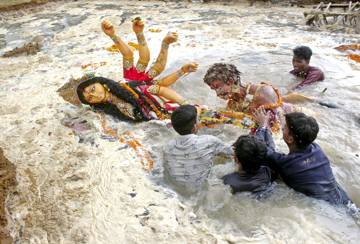 Devi Durga Being Immersed In Ganga River - Sakshi35