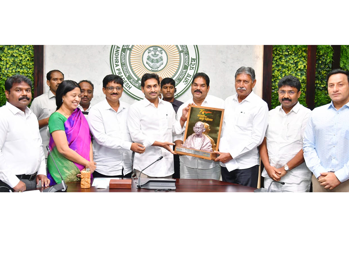 CM YS Jagan Congratulates Recipients Of Swachh Survekshan Award Photo Gallery - Sakshi4