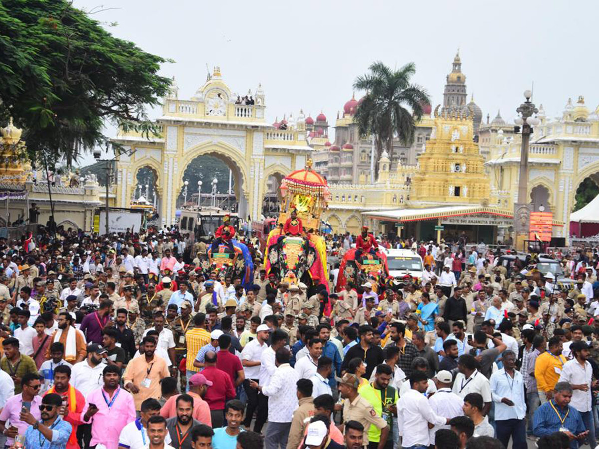 Dussehra Celebrations in Mysore palace Karnataka - Sakshi10