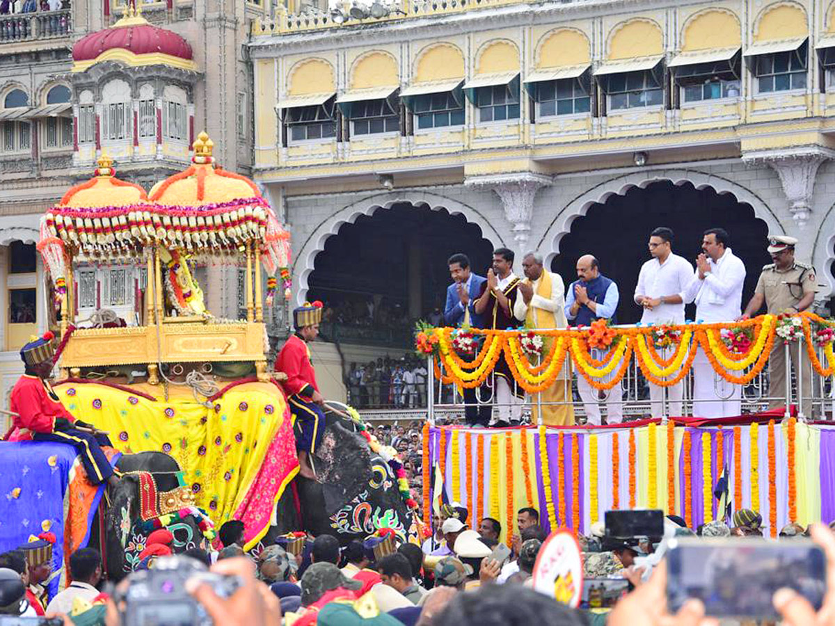 Dussehra Celebrations in Mysore palace Karnataka - Sakshi12