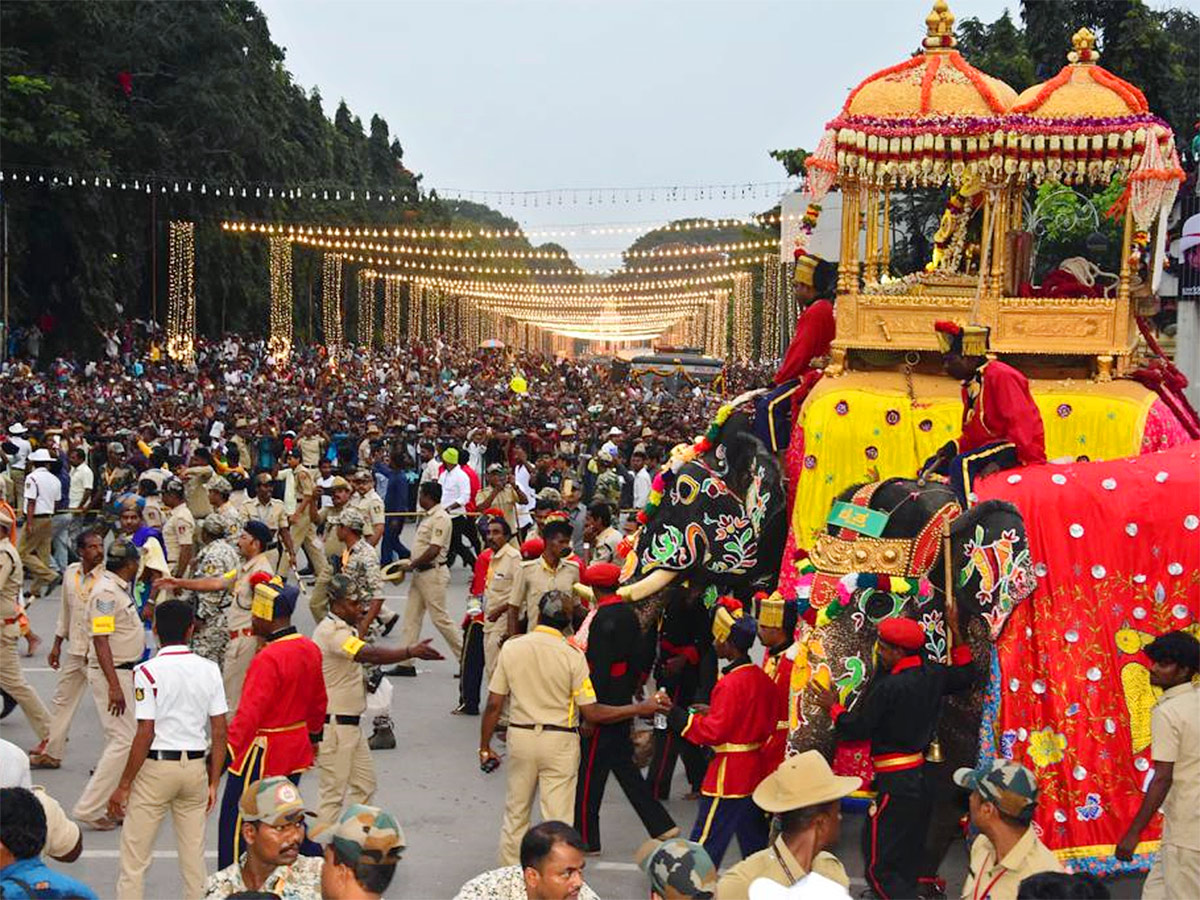 Dussehra Celebrations in Mysore palace Karnataka - Sakshi16