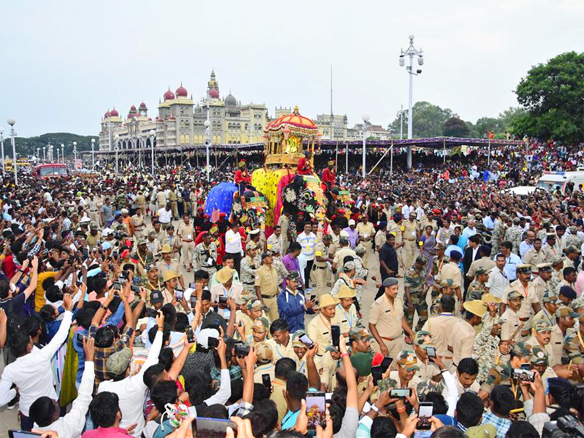 Dussehra Celebrations in Mysore palace Karnataka - Sakshi6