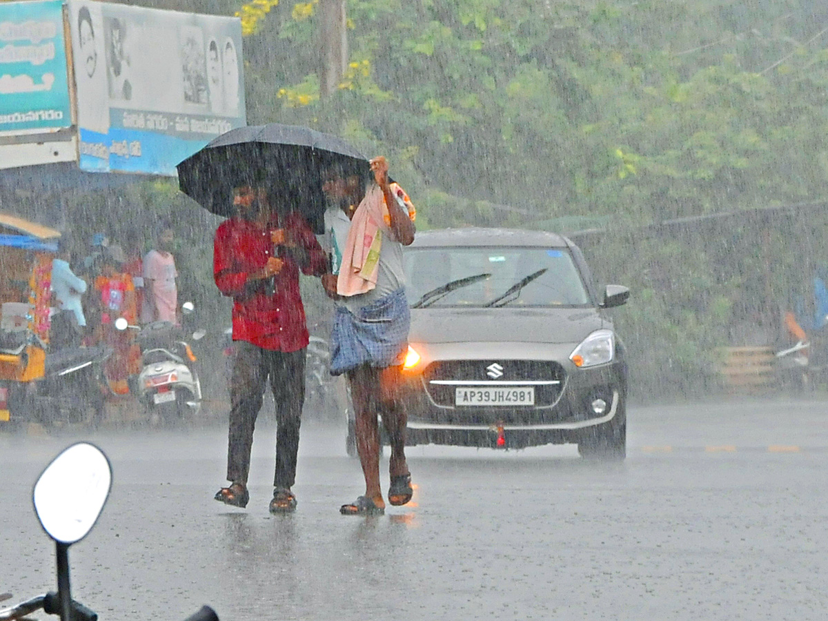 Heavy rains and thunderstorm in both Telugu states  - Sakshi15