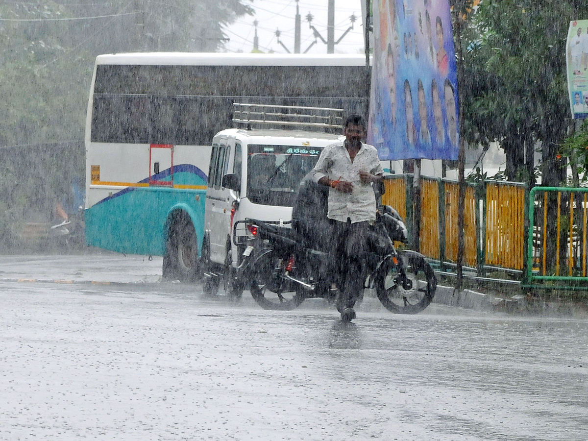 Heavy rains and thunderstorm in both Telugu states  - Sakshi16