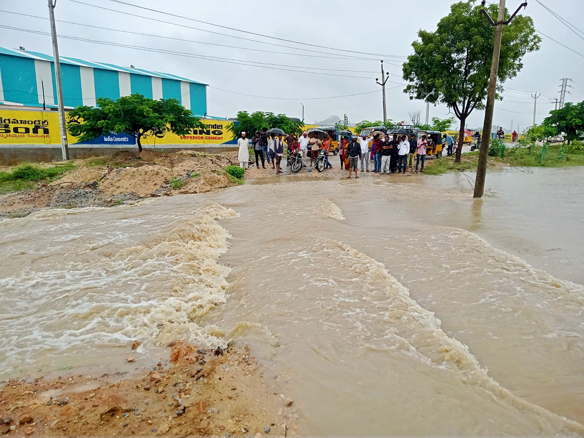 Heavy rains and thunderstorm in both Telugu states  - Sakshi2