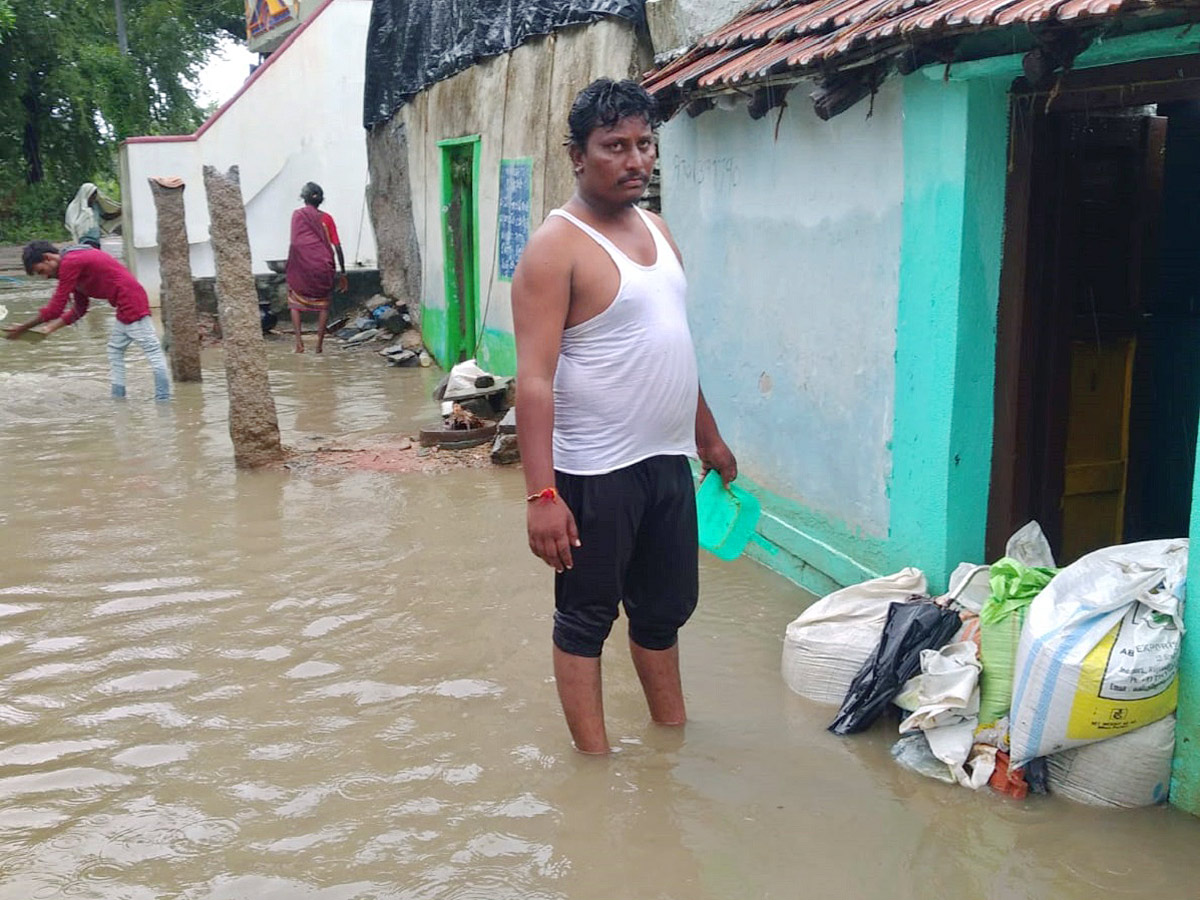 Heavy rains and thunderstorm in both Telugu states  - Sakshi23