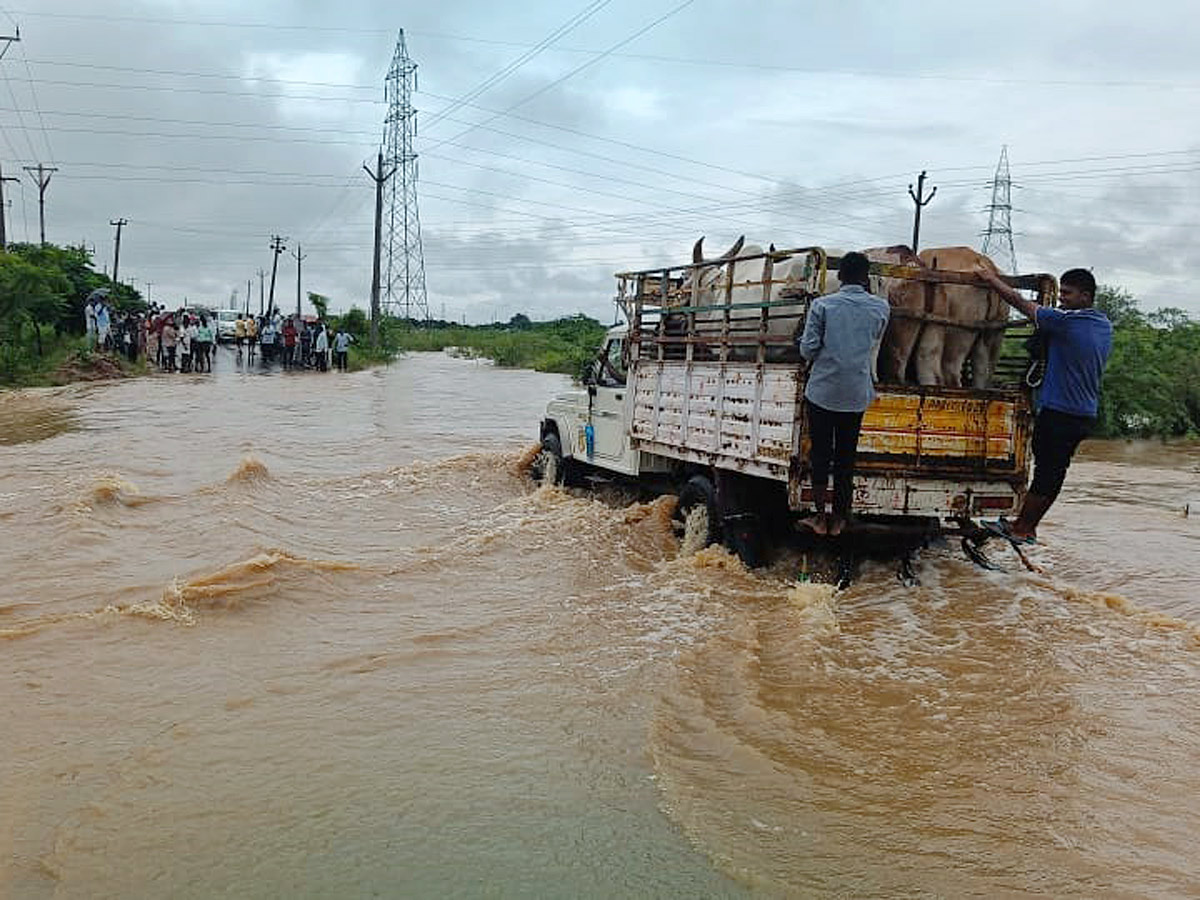 Heavy rains and thunderstorm in both Telugu states  - Sakshi26