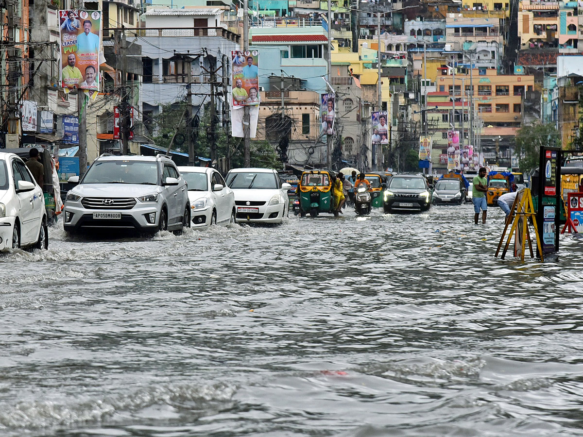 Heavy rains and thunderstorm in both Telugu states  - Sakshi3