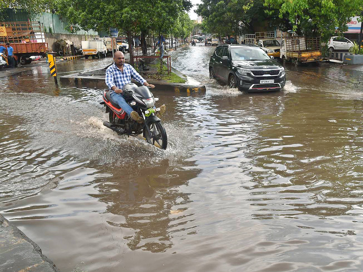 Heavy rains and thunderstorm in both Telugu states  - Sakshi30