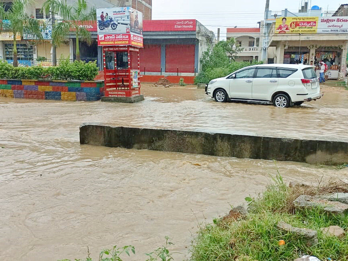 Heavy rains and thunderstorm in both Telugu states  - Sakshi31