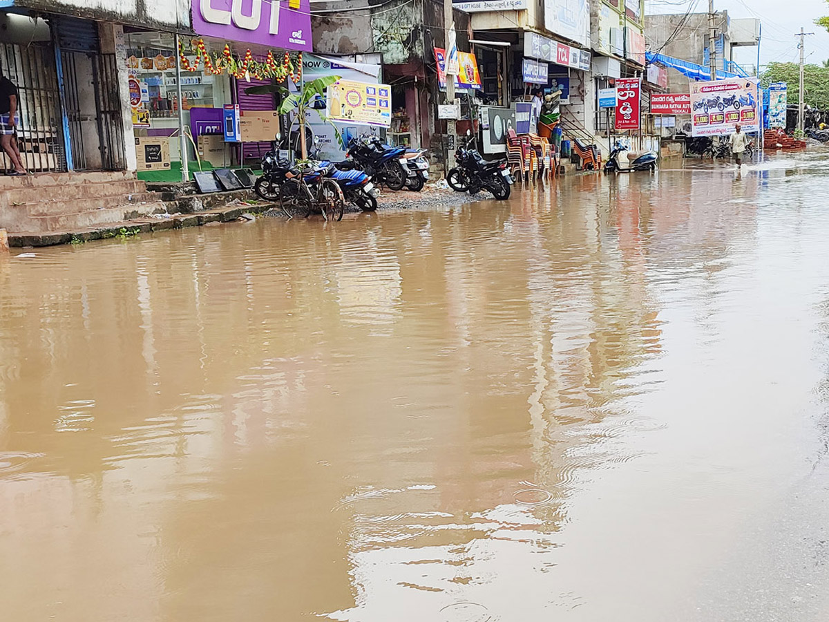 Heavy rains and thunderstorm in both Telugu states  - Sakshi37